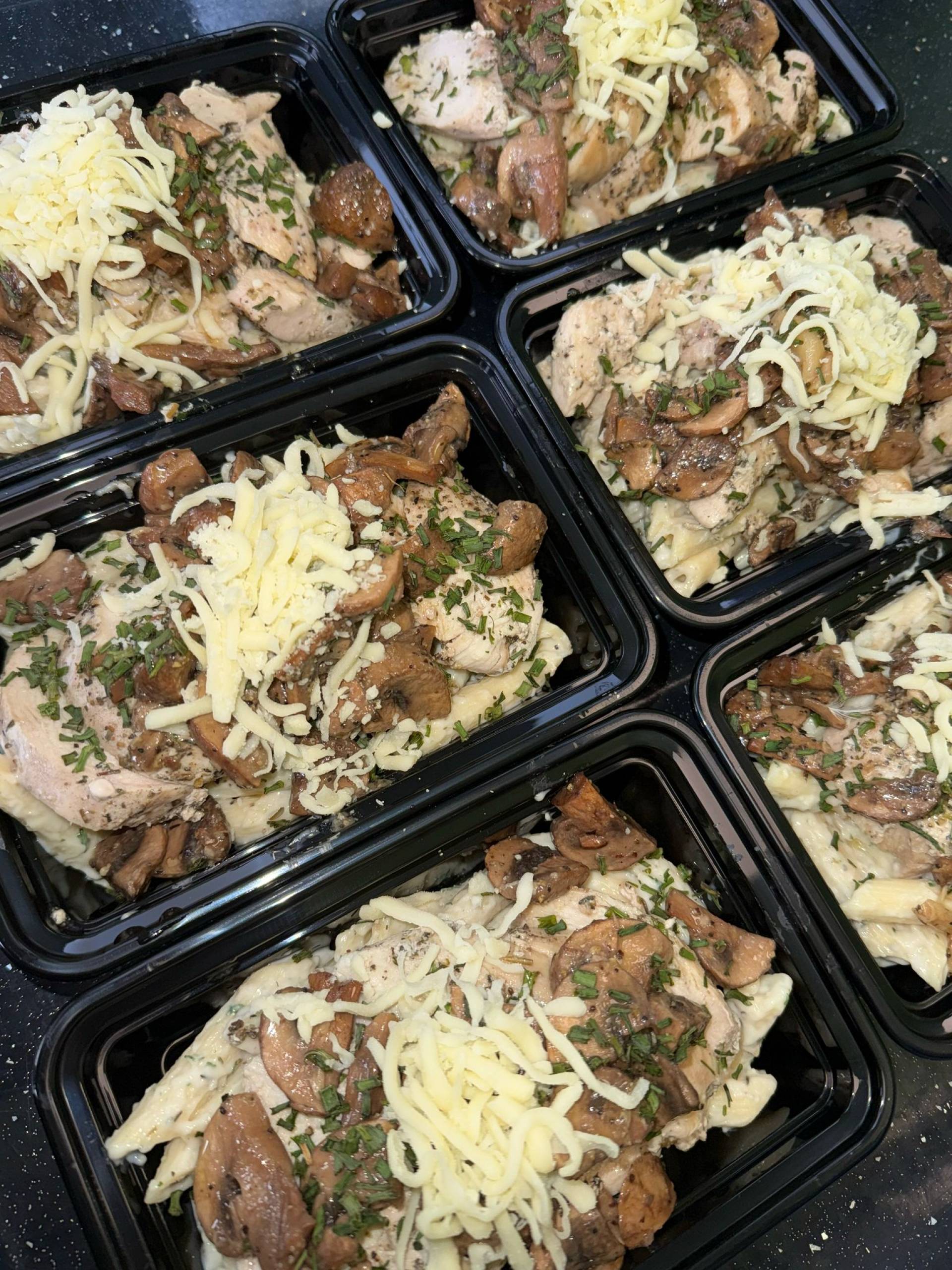 Creamy Garlic Chicken & Mushroom Pasta
